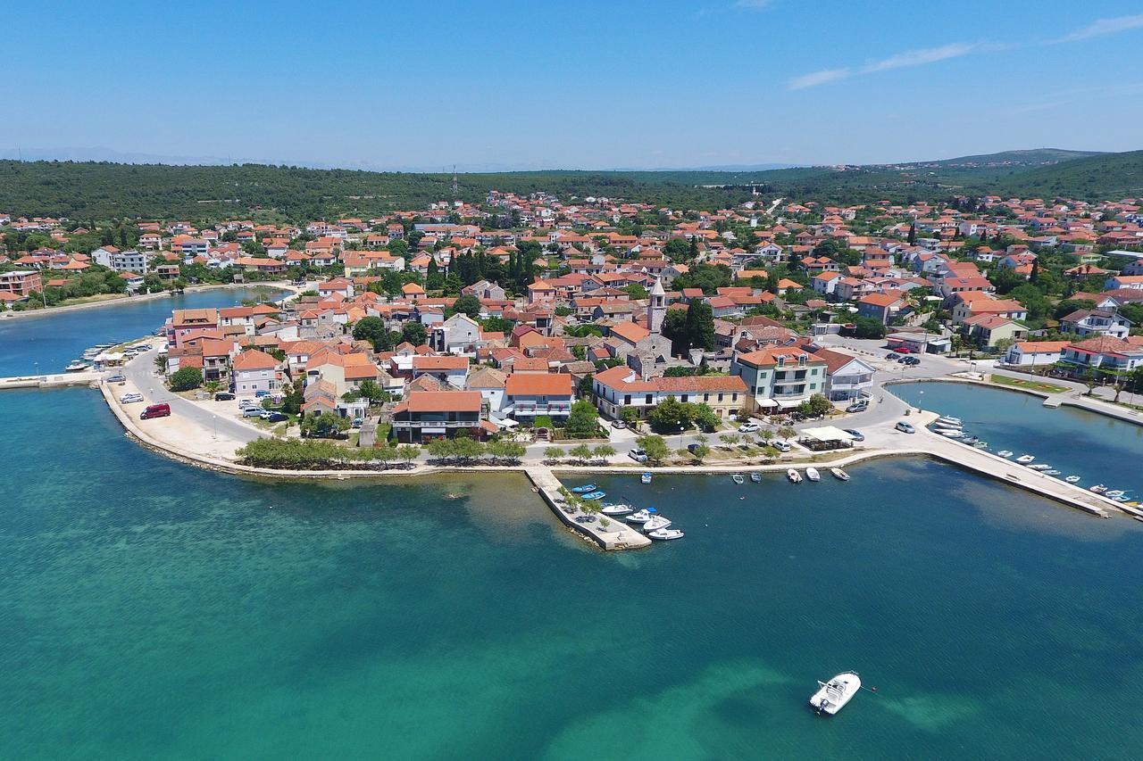 Holiday Home Zemljak ซูโกชัน ภายนอก รูปภาพ